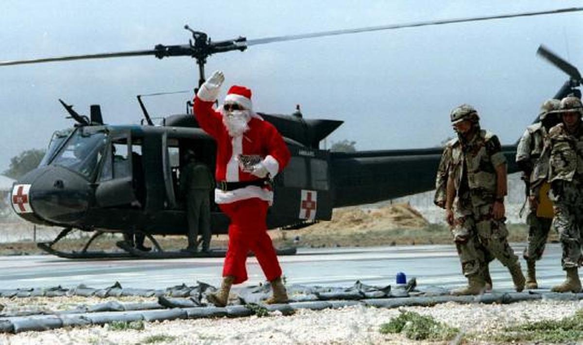 Ketika Santa Claus menghibur para prajurit militer
