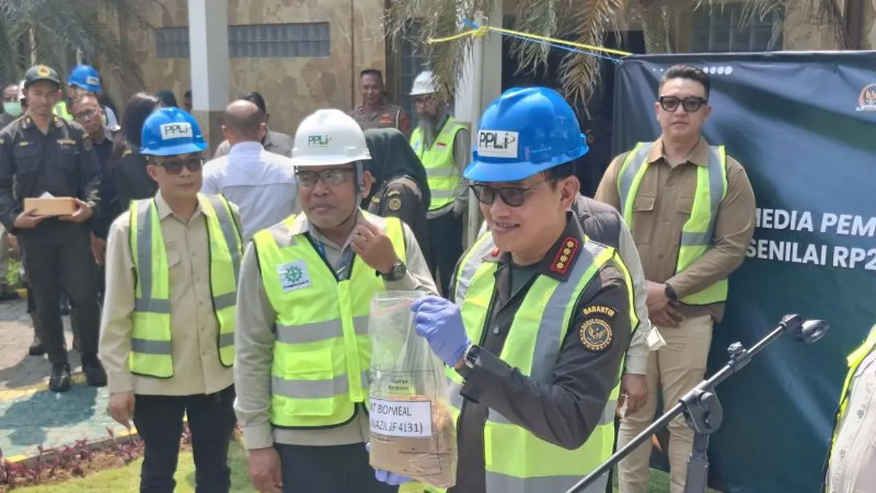 Barantin memusnahkan 312 ton MBM dari Brasil usai ditemukan kandungan porcine. (Foto: Antara)