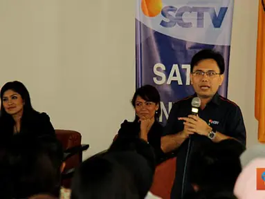 Produser Eksekutif Liputan6 SCTV, Mauludin Anwar menjadi pembicara dalam ajang SCTV Goes to Campus 2012 di Kampus Universitas Padjajaran, Bandung.