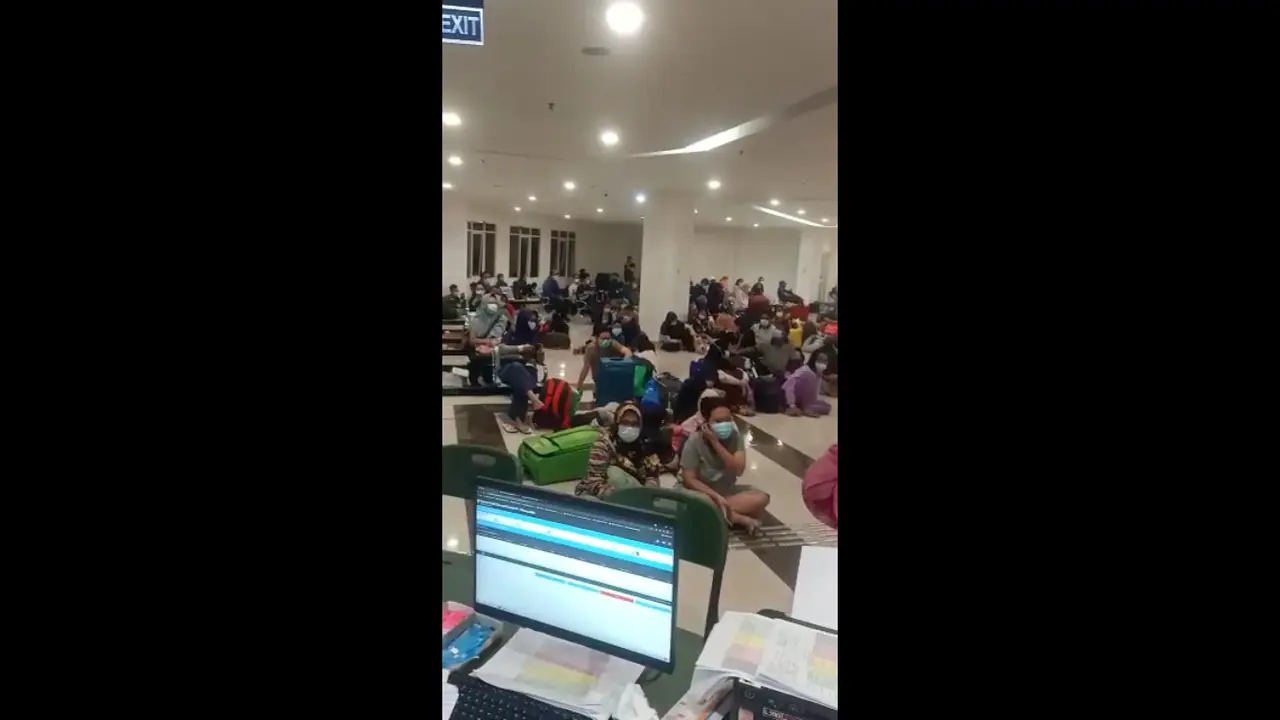 Pasien Covid-19 di RSD Wisma Atlet, Jakarta Pusat, berjebul di ruang tunggu