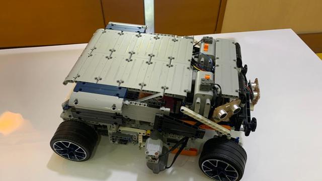 Robot Pembersih Daun Buatan Siswa SD Curi Perhatian Juri di Dancow Kreasi Anak Indonesia - Lifestyle Liputan6.com