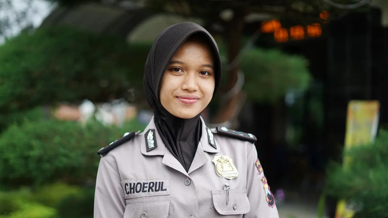 Bripda Choerul Diani, Polwan cantik pelantun Salawat yang bikin warganet Kebumen kesengsem. (Foto: Liputan6.com/Polres Kebumen/Muhamad Ridlo).