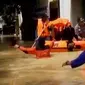 Dampak banjir di Madura nyaris merenggut  nyawa seorang perempuan, hingga dampak cuaca buruk dirasakan para petani di Tanah Air.