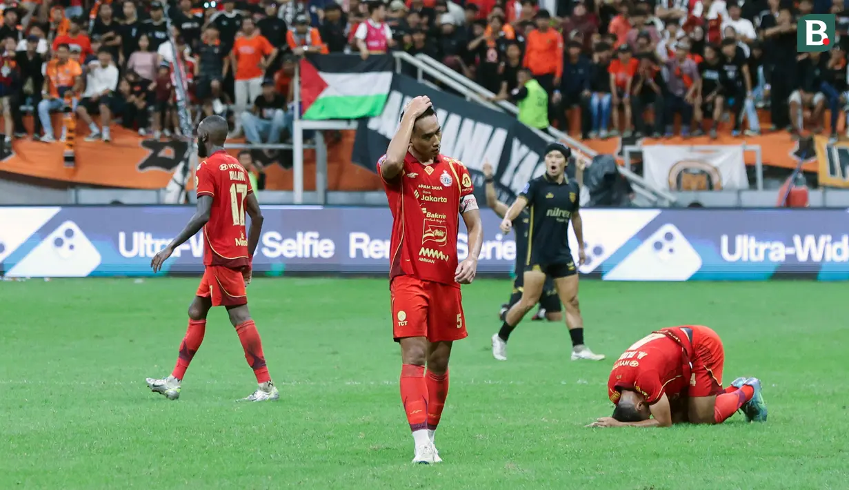 Hal itu membuat Rizky Ridho dkk harus berjarak tiga poin dari pimpinan klasemen BRI Super League, Persib Bandung yang belum memainkan laga pekan ke-24 mereka. (Bola.com/M Iqbal Ichsan)