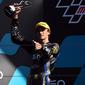 Pembalap Sky Racing Team VR46, Luca Marini, finis kedua pada Moto2 Portugal 2020 di Sirkuit Portimao, Minggu (22/11/2020). (PATRICIA DE MELO MOREIRA / AFP)