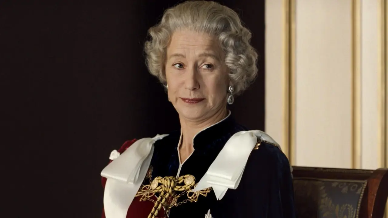 Helen Mirren menjadi Ratu Elizabeth II dalam film The Queen. (Foto: Dok. Pathé Renn Production/ IMDb)
