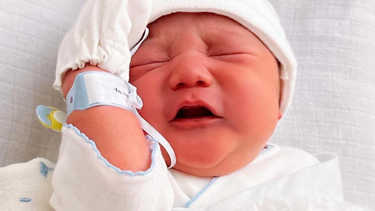 Ada juga yang salfok dengan Baby Shakti. Potret Baby Shakti begitu lucu dan menggemaskan.<br>