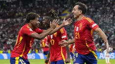 Sepanjang sejarah final ajang Piala Eropa atau Euro, tercatat ada 4 pemain pengganti yang mampu mencetak gol kemenangan untuk memastikan timnya menjadi juara. Siapa saja keempat pemain supersub tersebut? Ini dia daftar keempatnya. (AP Photo/Manu Fernandez)