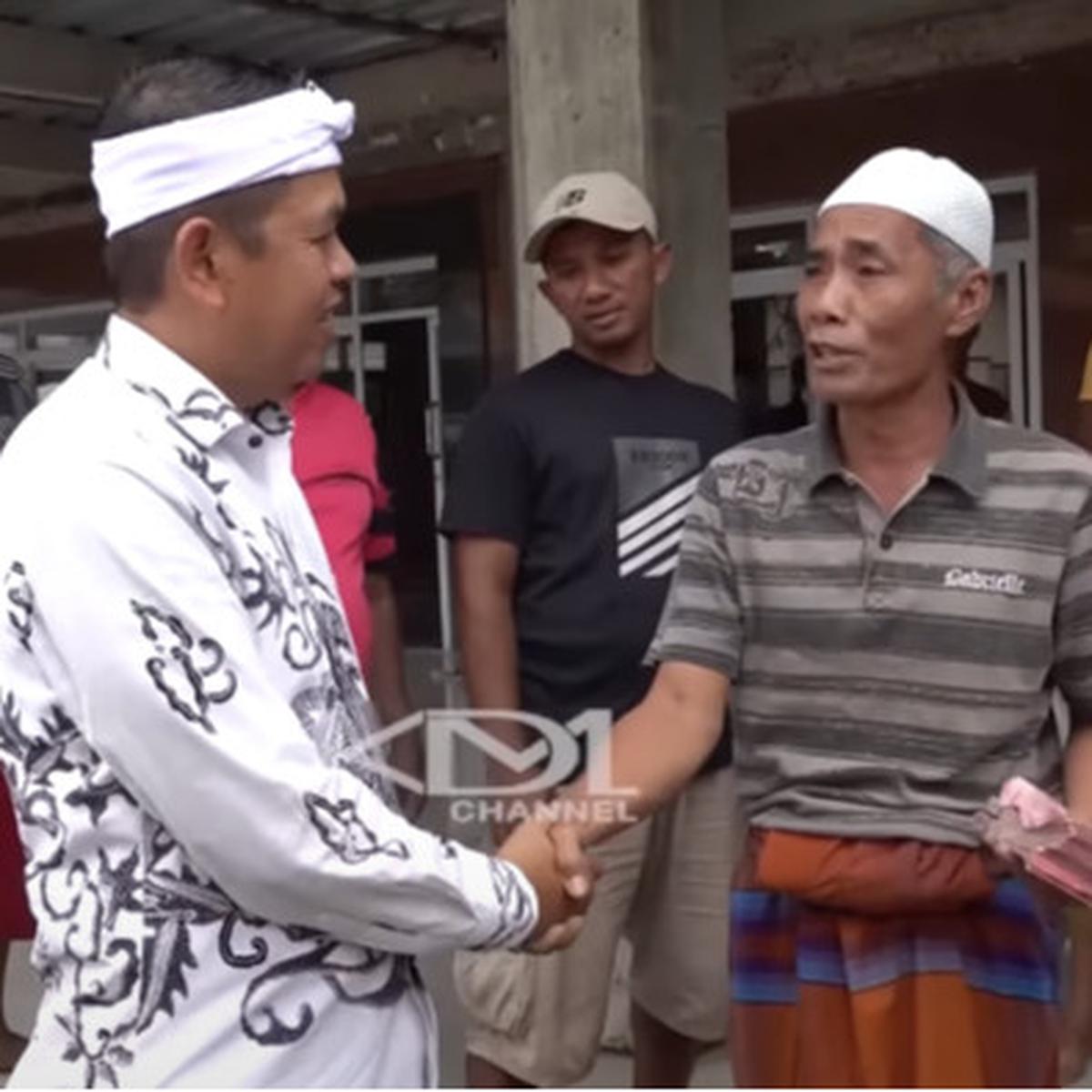 dedi mulyadi beri uang gepokan