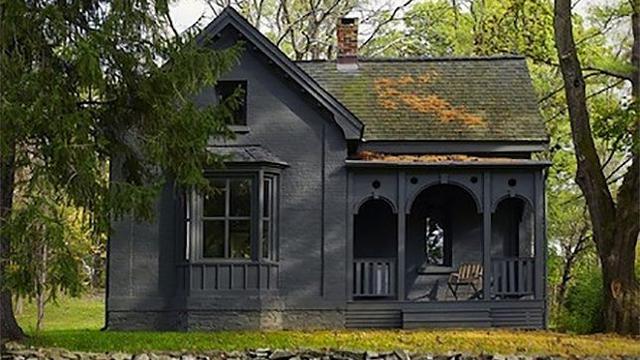 6 Potret Rumah dengan Cat Tidak Biasa Ini Kelewat Unik, Bikin Heran