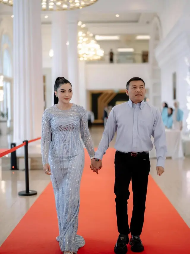 Gaya Elegan Ashanty Pakai Dress Brokat, Tampil Menawan dalam Setiap Momen