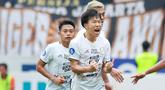 Pemain Rans Nusantara FC, Mitsuru Maruoka melakukan selebrasi setelah mencetak gol ke gawang Persija Jakarta pada laga BRI Liga 1 di Stadion Patriot Candrabhaga, Bekasi, Jumat (3/2/2023). (Bola.com/M Iqbal Ichsan)