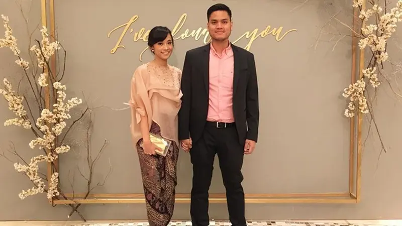 Asta RAN Akhirnya Menikah Setelah 10 Tahun Pacaran, Ini 7 Momen Manisnya Bersama Sang Istri