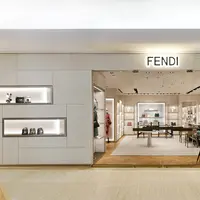 Membuka butik terbarunya, Fendi menghadirkan konsep store yang terinspirasi dari kota Roma.