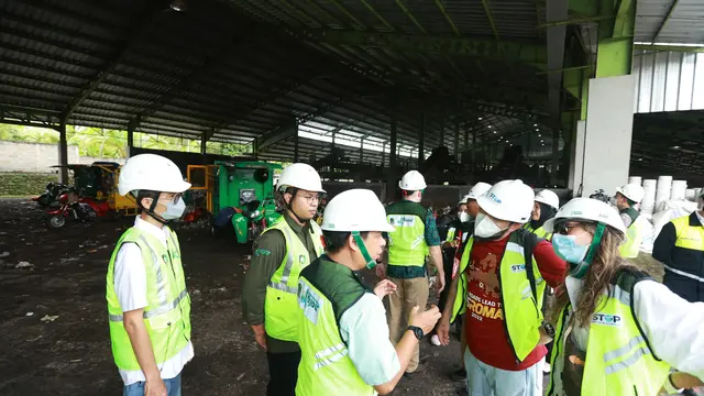 Peninjauan Proses pengelolaan sampah di TPS 3 R Balak oleh tim dari Clean Rivers Austria (Istimewa)