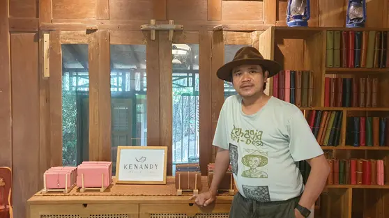 Suka Menulis hingga Terinspirasi Indiana Jones, Andy dan Istri Rintis Kenandy Leather Book Sejak 2016