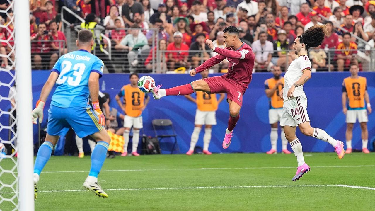 FOTO: Ronaldo Menangis Portugal Tersingkir dari Piala Dunia 2026