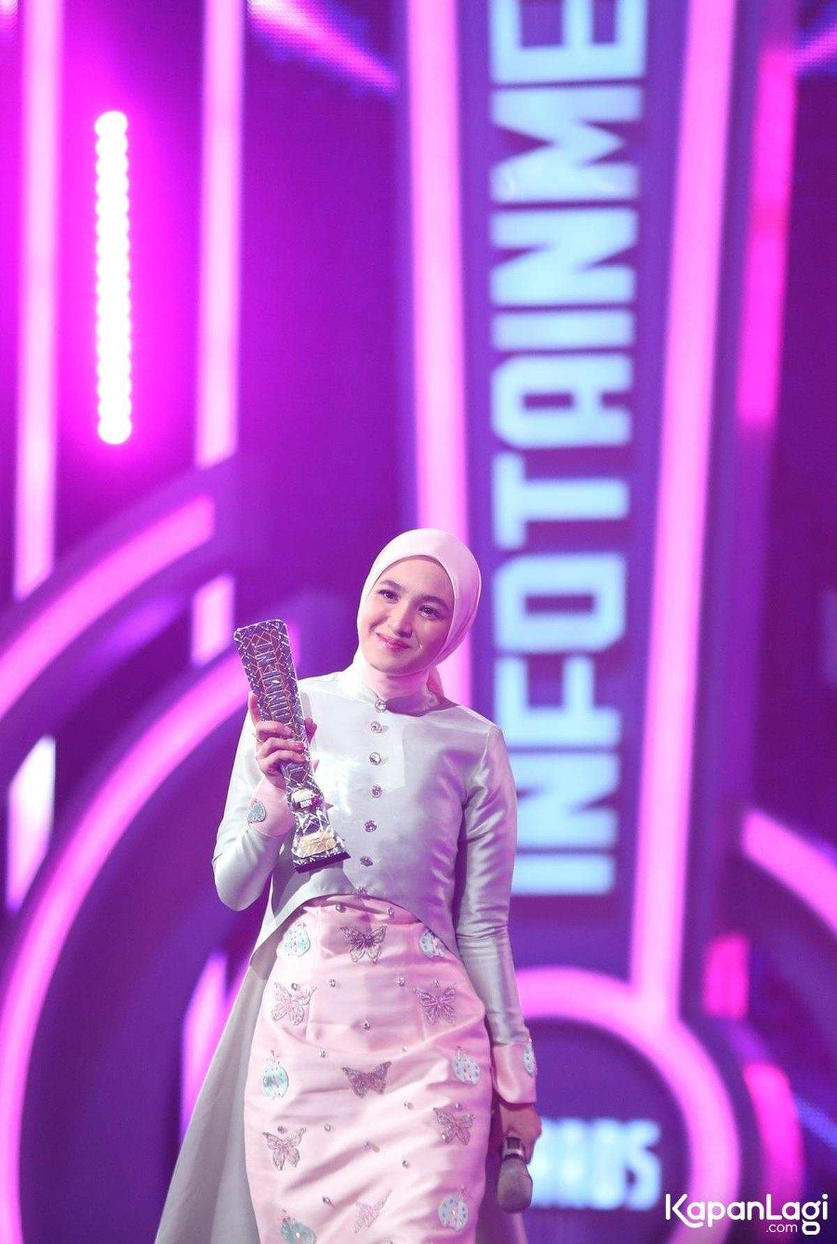 "Alhamdulillah aku bersyukur sekali dan thank you so much untuk yang udah dukung aku dan doain selama ini," ungkapnya bahagia.