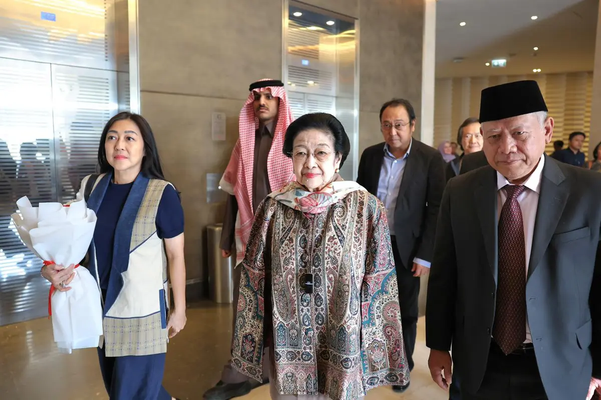 Presiden Kelima RI yang juga Ketua Umum DPP PDI Perjuangan Megawati Soekarnoputri tiba di Riyadh, Arab Saudi, Minggu (8/2/2026) siang waktu setempat (Istimewa)