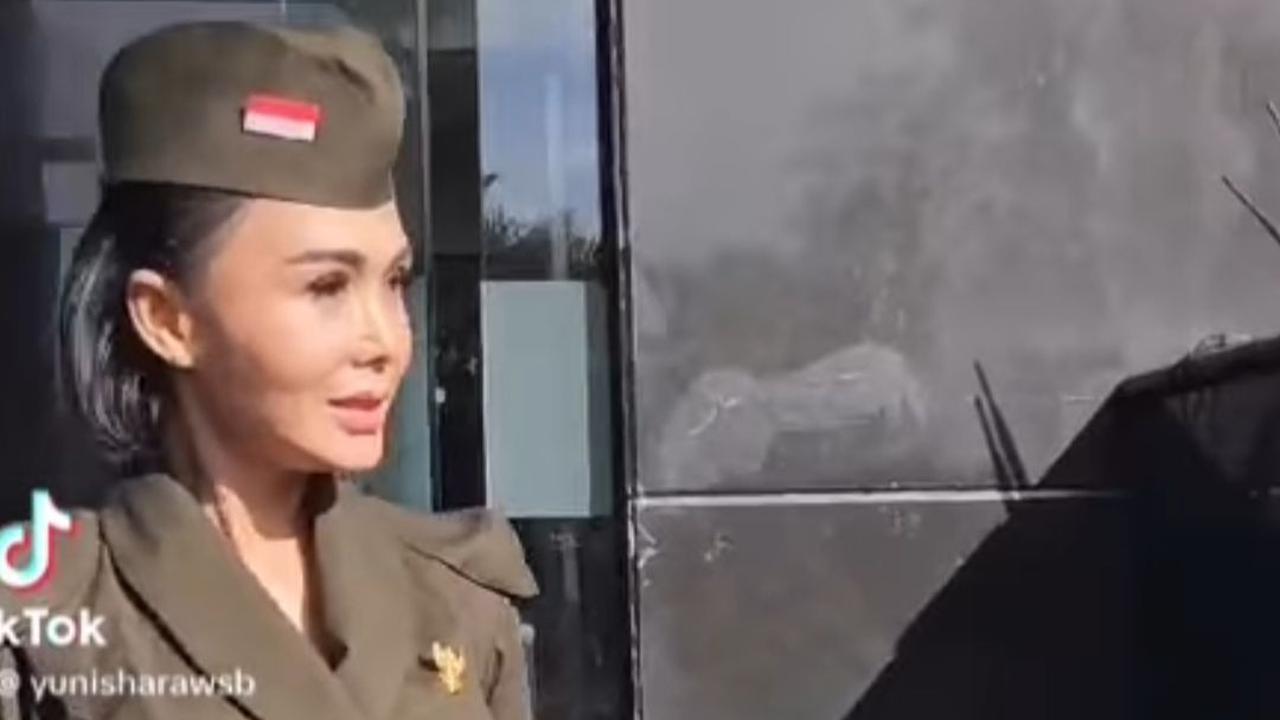 Penampilan Yuni Shara juga tak luput dari perhatian. Penampilannya dipuji begitu cantik.