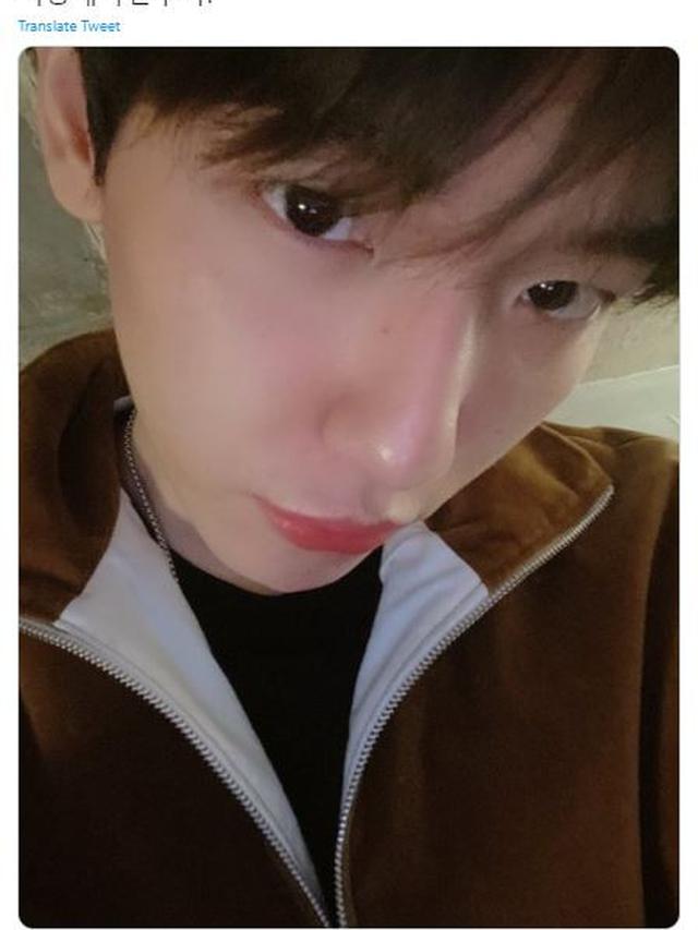 Baekhyun (Twitter/ B_hundred_Hyun)