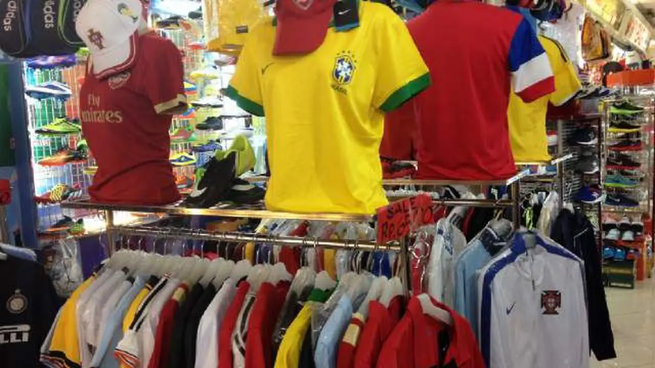 Penjual Jersey di Pasar Tanah Abang Blok B