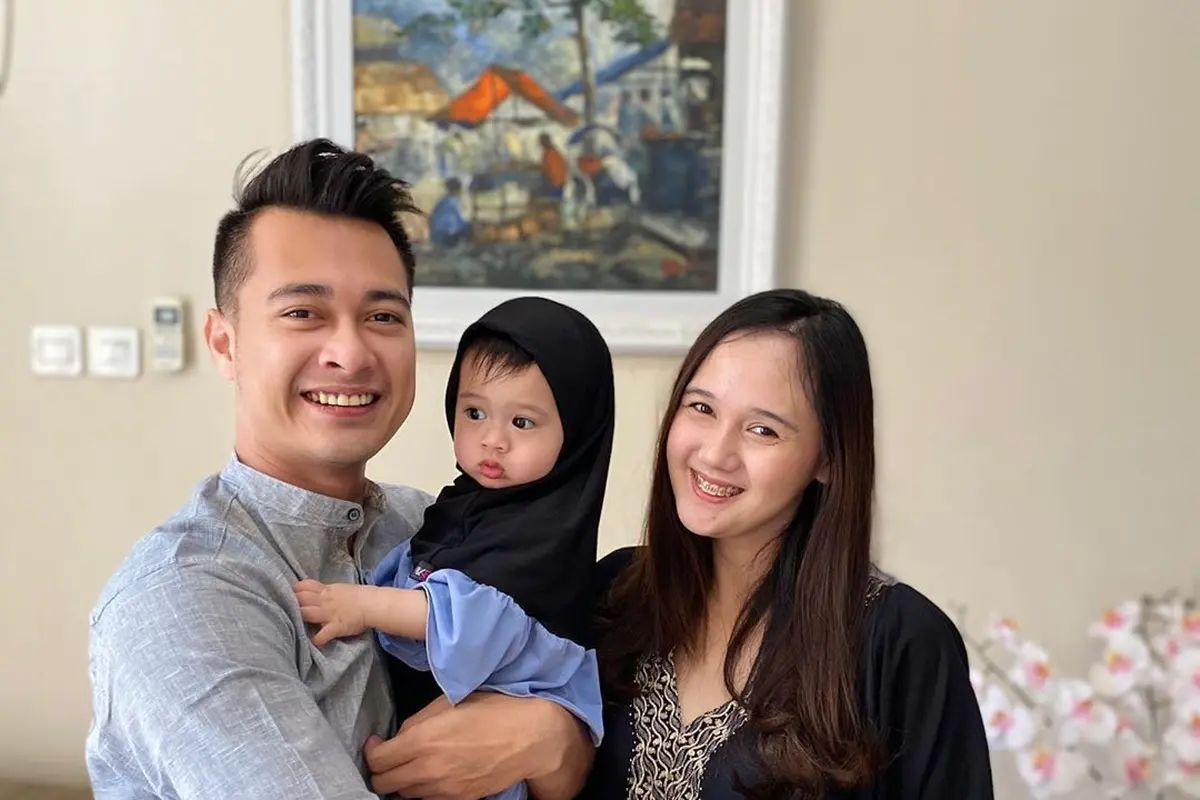 Istri Hamil Anak Ke-2, Ini 6 Potret Keluarga Kecil Eza Gionino dan Meiza Aulia