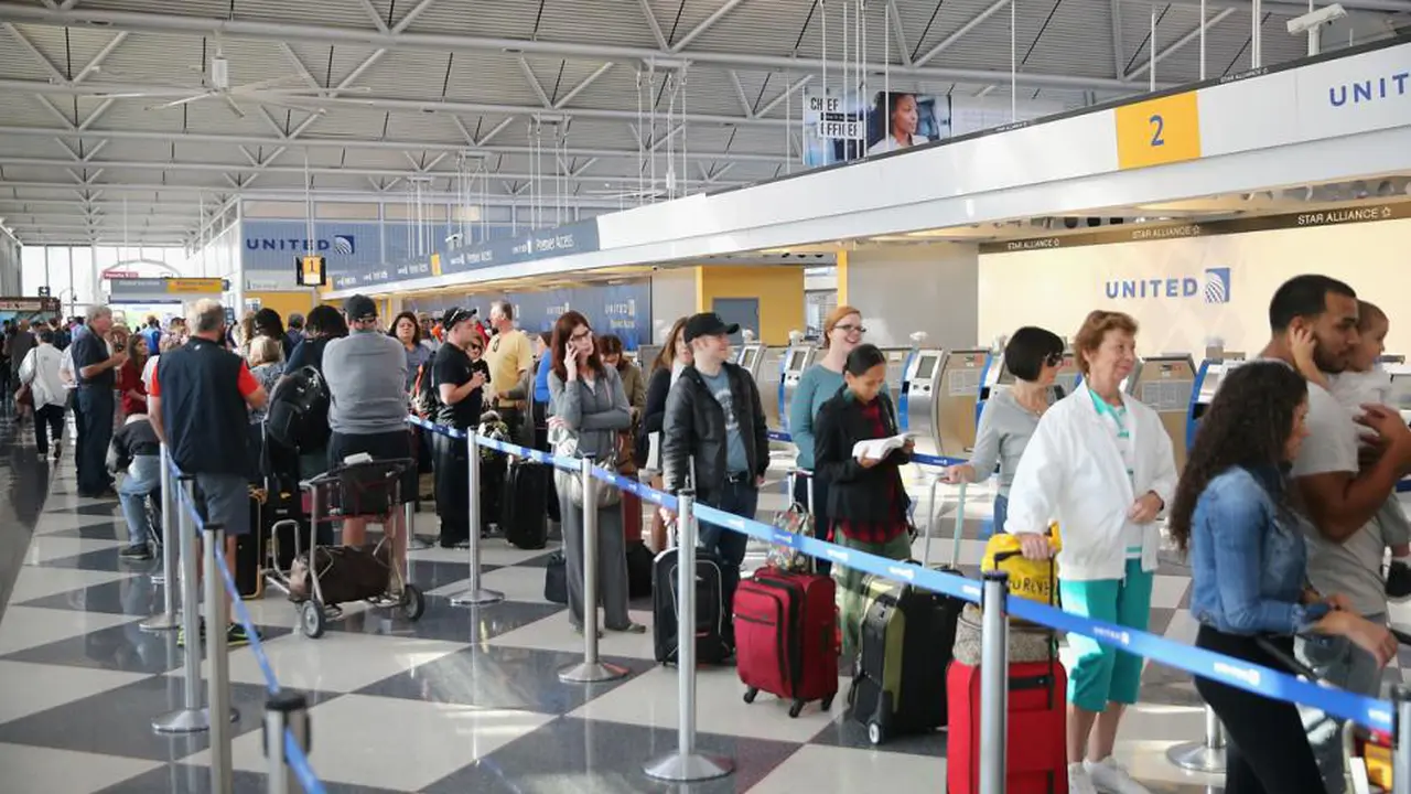 Bandara Chicago Dibakar, Ini Pesan Facebook Pelaku