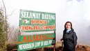Belakangan memang cukup banyak selebriti yang tertarik untuk mendaki gunung dan merasakan sensasi berhasil mencapai puncak. Usai melewati berbagai medan terjal dan rasa capek, tentu terbayar usai menyaksikan pemandangan indah. Berhasil menaklukan puncak Gunung Prau, DJ Yasmin abadikan potretnya saat berada di puncak bersama sahabat dalam media sosial Instagram. Kabarnya rencana selanjutnya DJ Yasmin akan mendaki di Gunung Merbaru. (Liputan6.com/IG/@dj_yasmin)