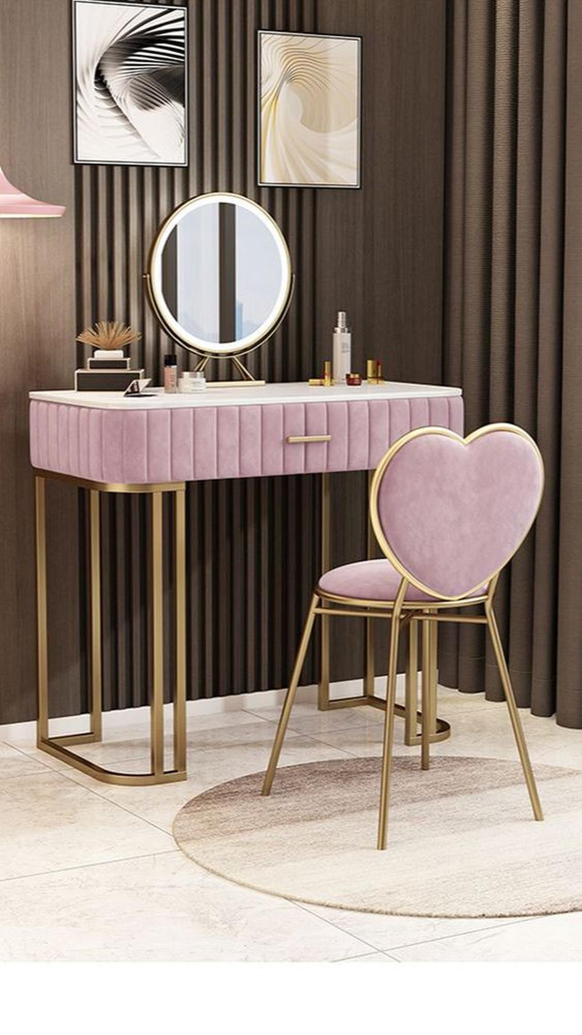 4.&nbsp;Model Meja Rias Modern Serba Pink Velvet