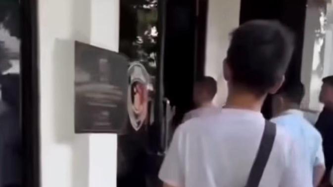 Viral Video Dugaan Pengeroyokan di Polda Metro Jaya, Begini Kata Polisi