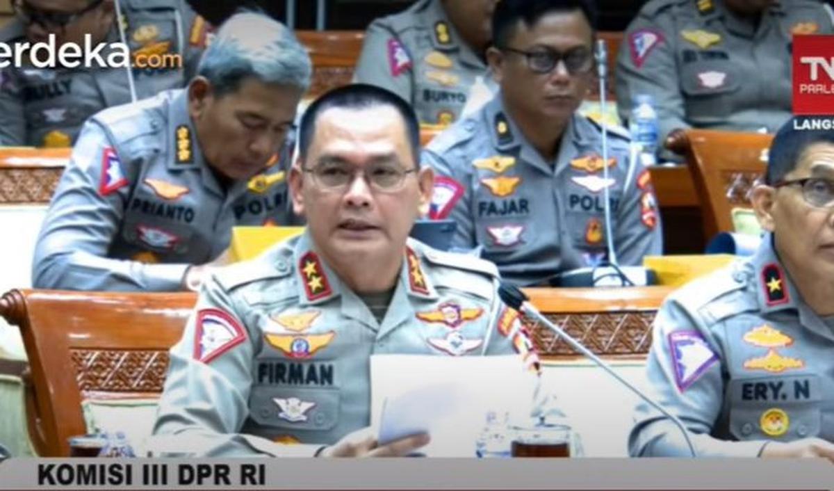 Bahkan, ada juga praktik dilakukan dengan memindahkan golongan SIM meski belum waktunya. Firman menyebut praktik tersebut kerap terjadi hanya untuk mengejar target PNBP.