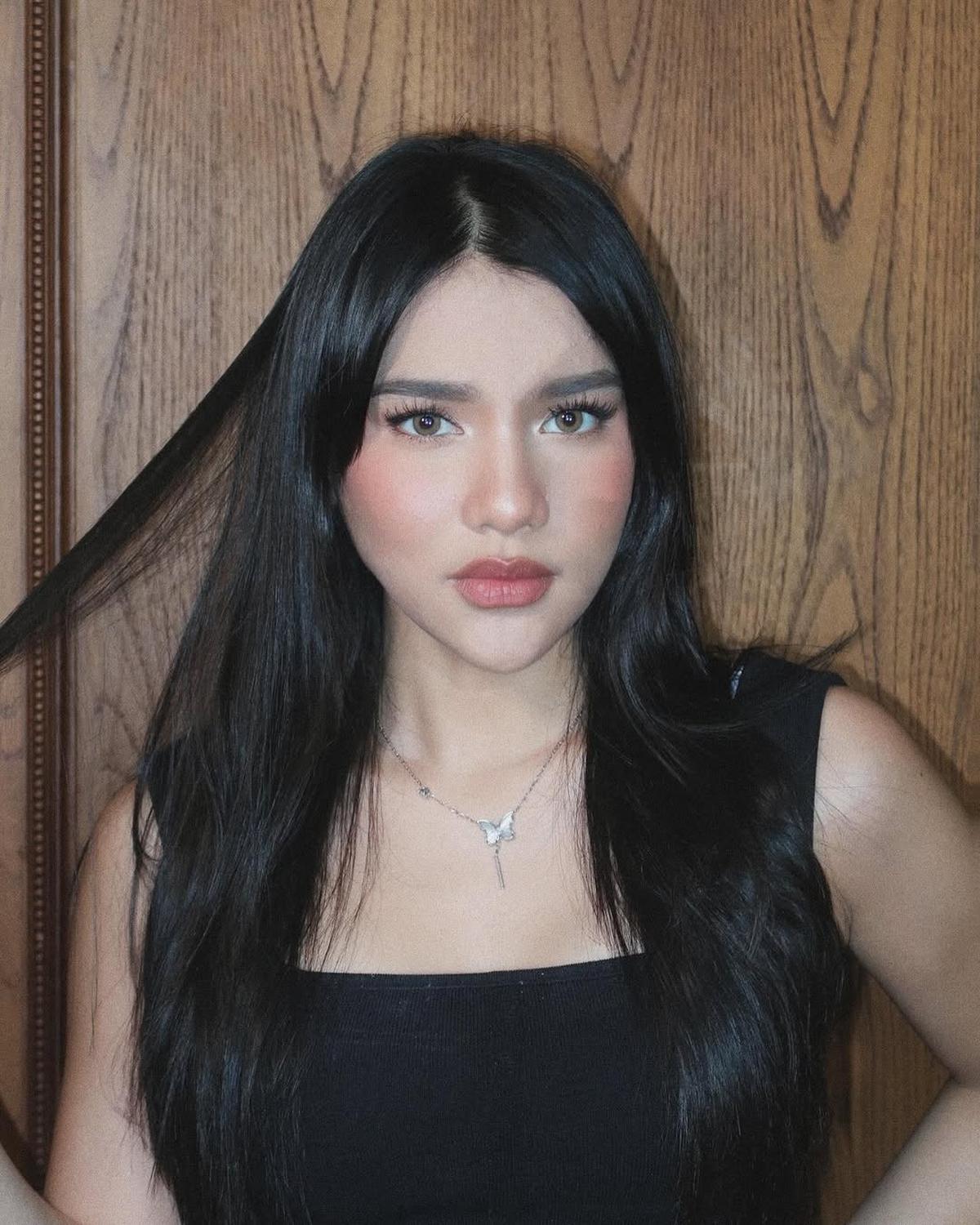 Potret Terbaru Davina Karamoy, Ekspresi dan Pose-Posenya Masih Beraura Maut