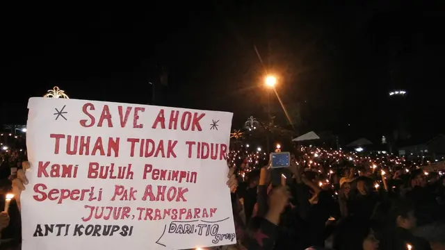 Aksi 1000 Lilin untuk Ahok di Danau Toba