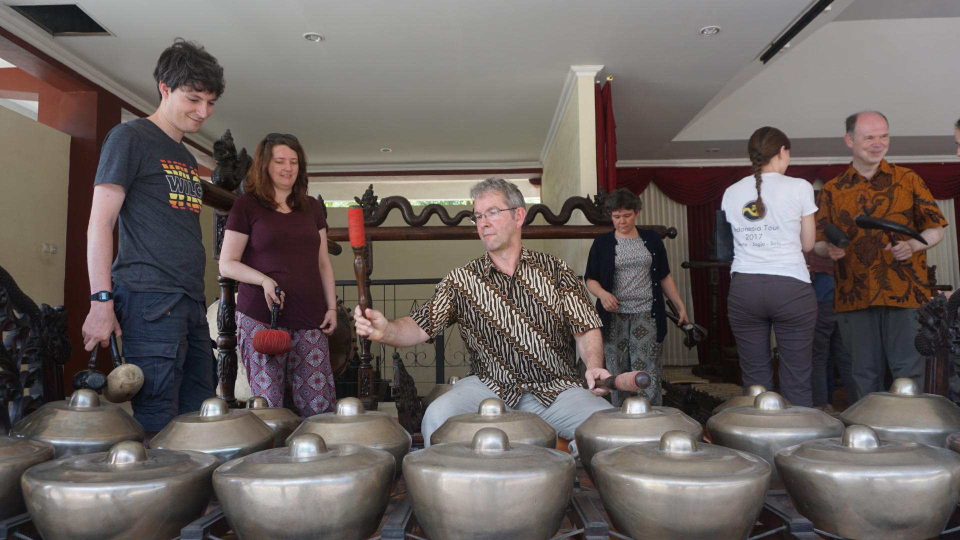 Kenalkan Peter Parto Bule Yang Jago Gamelan Dan Berbahasa Jawa Regional Liputan6 Com