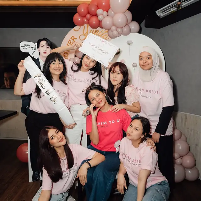 6 Potret Bridal Shower Yunita Siregar, Sahabat 'Hadirkan' Jin BTS