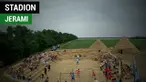 Berita video stadion di Rusia ini seluruhnya terbuat dari jerami. Stadion ini bahkan hanya dibangun oleh 3 orang dengan kapasitas 300 orang.