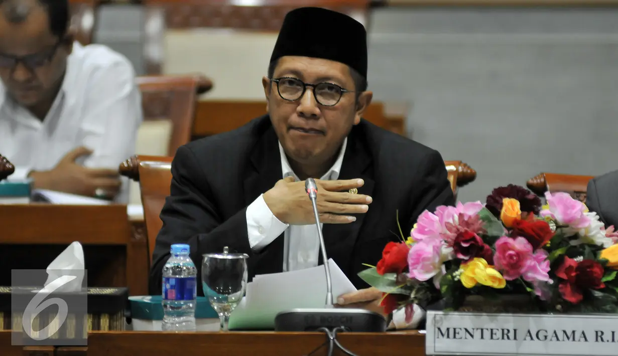Rapat antara Menteri Agama dan Komisi VIII membahas penipuan yang menimpa 177 jemaah calon haji Indonesia di Filipina, Senayan, Jakarta, Senin (29/8). (Liputan6.com/Johan Tallo)