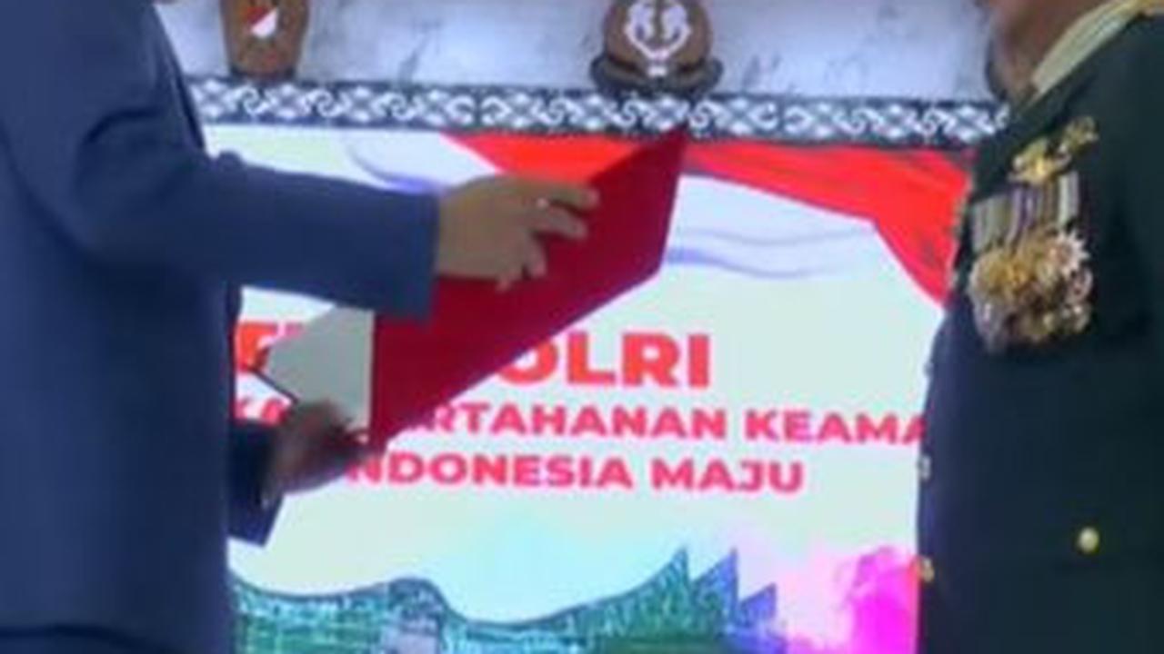 Jokowi Bantah Ada Transaksi Politik di Balik Kenaikan Pangkat Jenderal Kehormatan Prabowo
