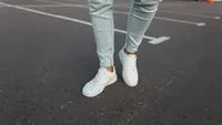 Rekomendasi Sneakers Unisex Stylish untuk Ngabuburit, Nyaman Jalan Sore Tanpa Ribet