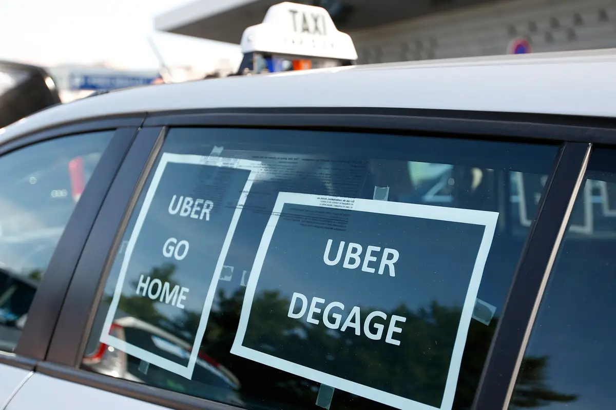 Di Perancis, Keberadaan Taxi Uber Juga Diprotes