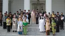 Raja Salman bin Abdulaziz al-Saud ditemani Presiden Jokowi saat berfoto bersama sejumlah tokoh Islam di Istana Merdeka, Jakarta, Kamis (2/3).(Liputan6.com/Pool/Rosa Pangabean)