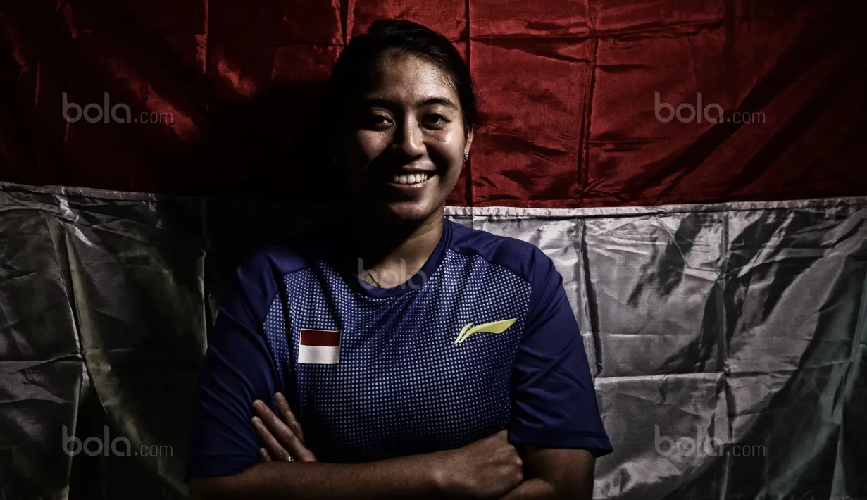 Atlet Bulutangkis Indonesia, Shela Devi Aulia usai berlatih di Cipayung, Jakarta Timur, Senin (14/8/2017). Shella bermain pada nomor Ganda Putri & Ganda Campuran Indonesia. (Bola.com/Nicklas Hanoatubun)