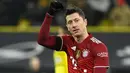 Robert Lewandowski menjadi pemain yang tak pandang bulu jika di depan gawang lawannya, termasuk saat bertemu sang mantan, Borussia Dortmund. Musim ini, penyerang Bayern Munchen tersebut tercatat telah mencetak empat kali gol dalam dua kali pertemuan. (AFP/Ina Fassbender)