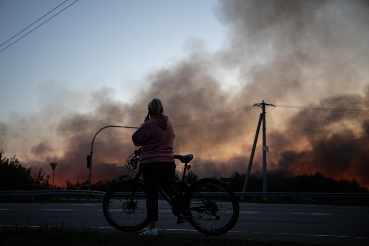 Gudang Terbakar Usai Serangan Drone Rusia di Kyiv