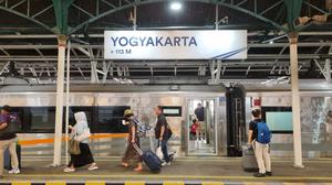 6 Stasiun Kereta Api Pailng Ramai Turis Asing
