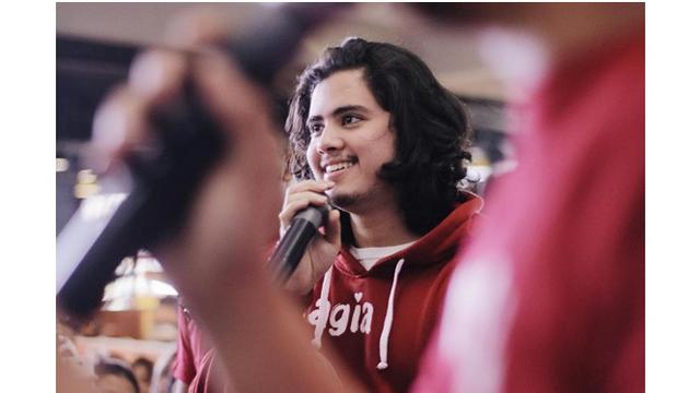 6 Potret Terbaru Aliando Syarief dengan Rambut  Gondrong  