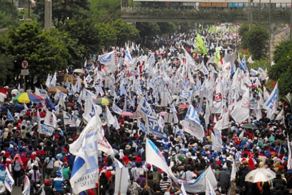 [Bintang] 7 Hal yang Gak Boleh Dilakukan Saat Ikut Demo Buruh