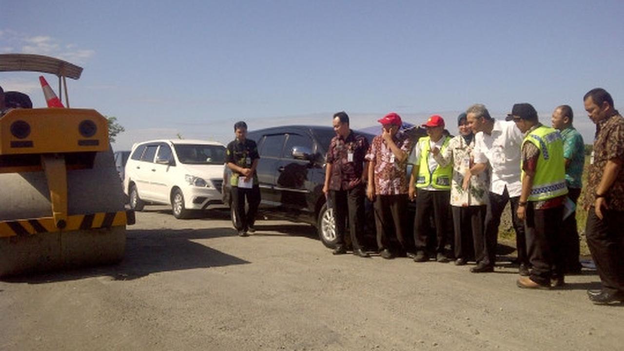 Kemarahan Ganjar temui jalan rusak di lingkar selatan Jateng