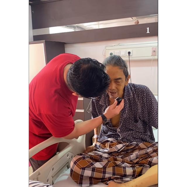 6 Momen Hangat Deswita Maharani Merawat Ayahnya Sebelum Meninggal Dunia